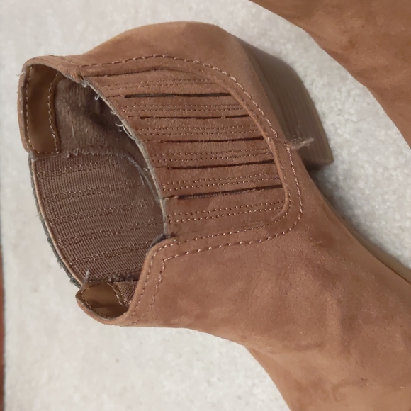 American Eagle Outfitters Tan Boots - Picture 2 of 7